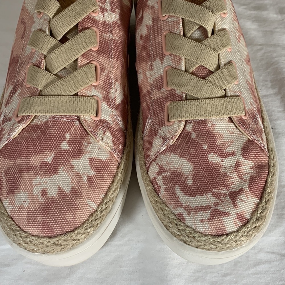 Spenco Orthopedic Comfort Tie Dye Sneakers, 5.5B - Picture 3 of 8